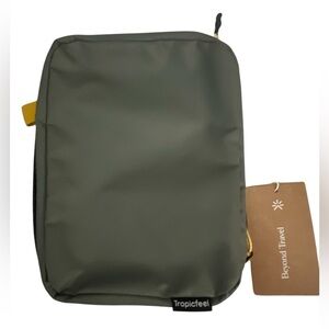 NWT Tropicfeel Fitlock Toiletry Bag Cypress Green